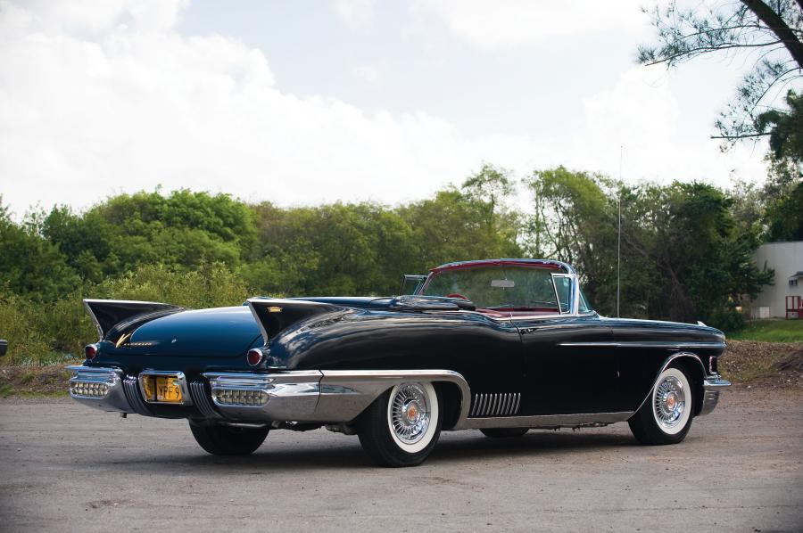  Cadillac Eldorado Biarritz Convertible 1958 года  (фото 10 из 39)